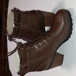 NIB Eva &amp; Zoe combat boots size 9M