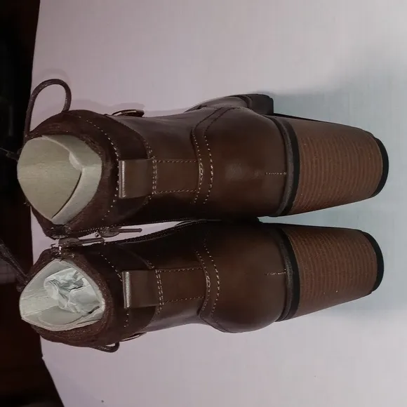 NIB Eva &amp; Zoe combat boots size 9M
