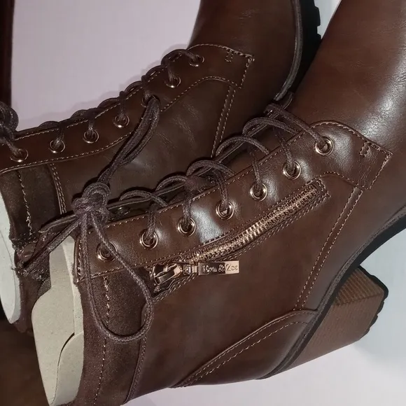 NIB Eva &amp; Zoe combat boots size 9M
