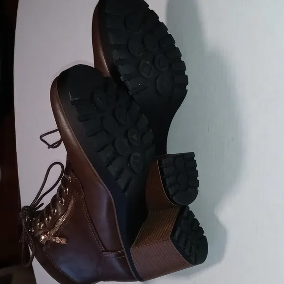 NIB Eva &amp; Zoe combat boots size 9M