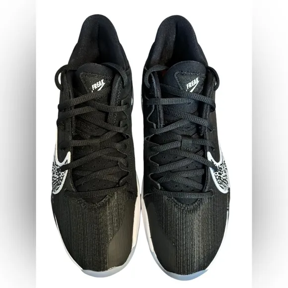 NIB Nike Zoom Freak 2 shoes