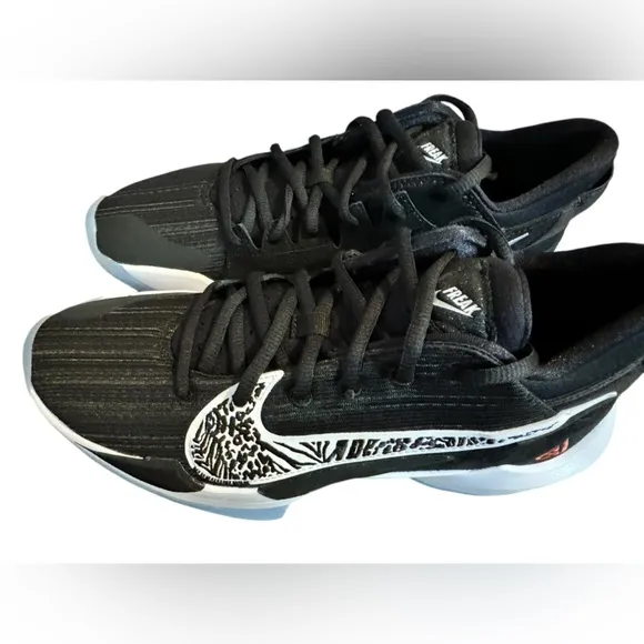 NIB Nike Zoom Freak 2 shoes