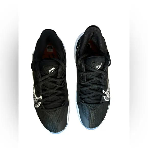 NIB Nike Zoom Freak 2 shoes