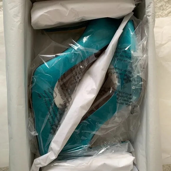 NIB SJP by Sarah Jessica Parker Fawn Satin Pumps EU 39.5 US 8.5 Turquoise 100mm