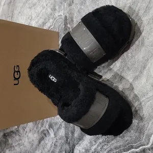 NIB Women's Size 6 UGG Fluffy Sandal