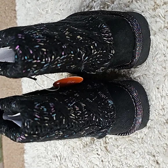 NIB/NWT - Girls Boots