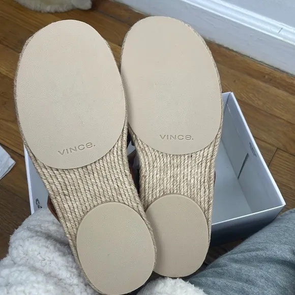 NIB/NWT Leather Vince Espadrille Sandals