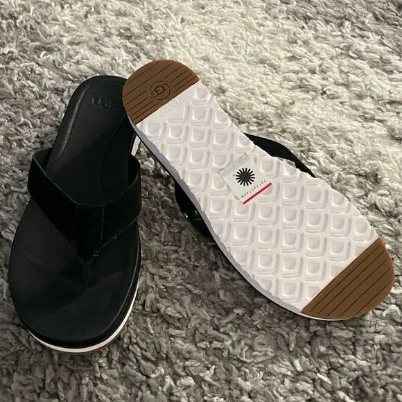 NIB UGG Lorrie Sandals
