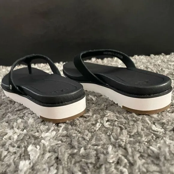 NIB UGG Lorrie Sandals