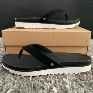 NIB UGG Lorrie Sandals