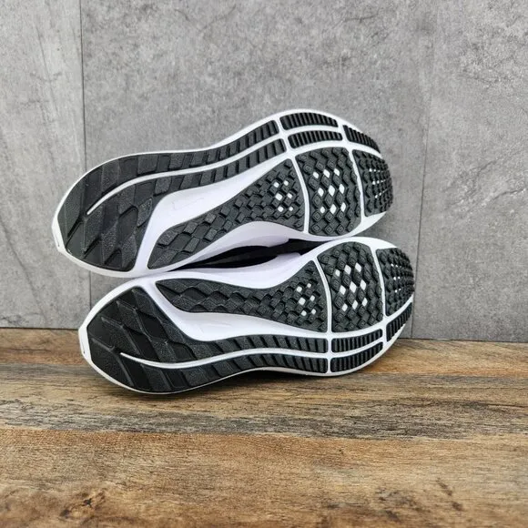 Nike Air Zoom Pegasus 40 Size 7.5 Womens Black White Casual Running Shoes