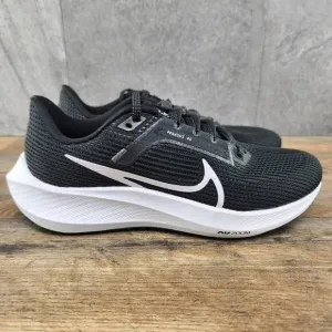 Nike Air Zoom Pegasus 40 Size 7.5 Womens Black White Casual Running Shoes