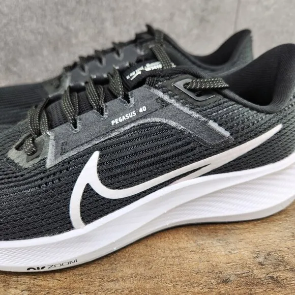Nike Air Zoom Pegasus 40 Size 7.5 Womens Black White Casual Running Shoes