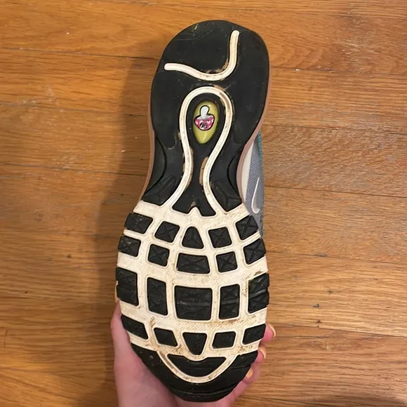 Nike AirMax 97 SE Air Sprung Casual Shoes Women’s 6.5, Children’s 5Y