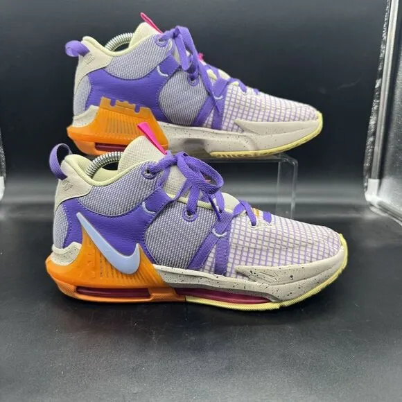 Nike Boys LeBron Witness 7 DQ8650-101 Purple Basketball Shoes Sneakers Size 7Y