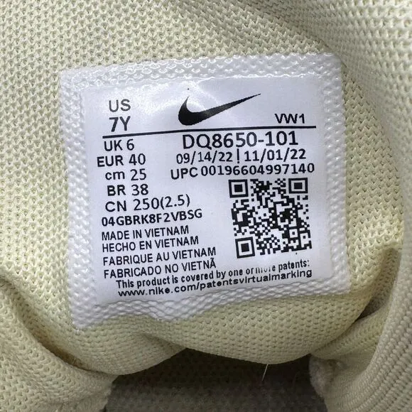 Nike Boys LeBron Witness 7 DQ8650-101 Purple Basketball Shoes Sneakers Size 7Y