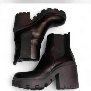 Nine West Black Chunky Heel Chelsea Boots Size 9M