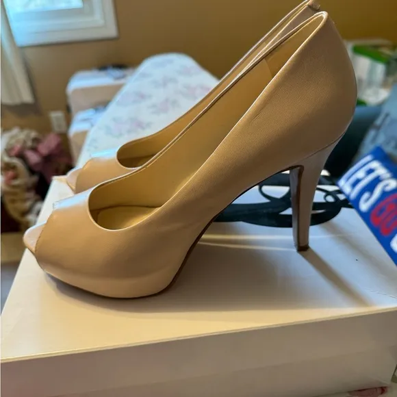 Nine West Women's Peep Toe Camya Pump - Nude 8.5