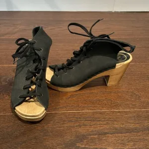 No. 6 Women’s Black Lace Up Peep Toe Heels Size 37/7