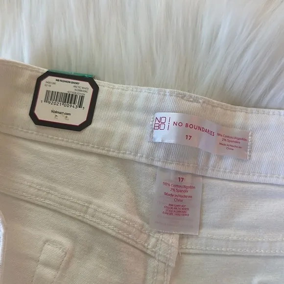 No Boundaries White Fringe Shorts With Pearls Size 17