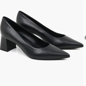 NWOB AGL Tracy Black Block Heel Shoes size 10/ 40