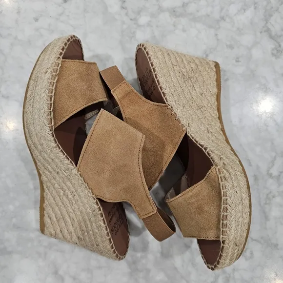 NWOB Andre Assous Suede Camel Espadrille‎ Wedge Sandals size 10
