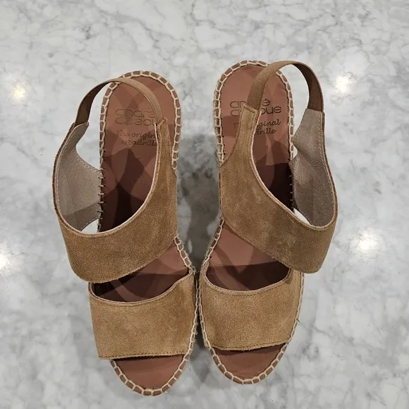NWOB Andre Assous Suede Camel Espadrille‎ Wedge Sandals size 10
