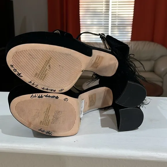 NWOB Antonio Melani Janie Sandals Size 10 Black Velvet feathers Rhinestone Bow