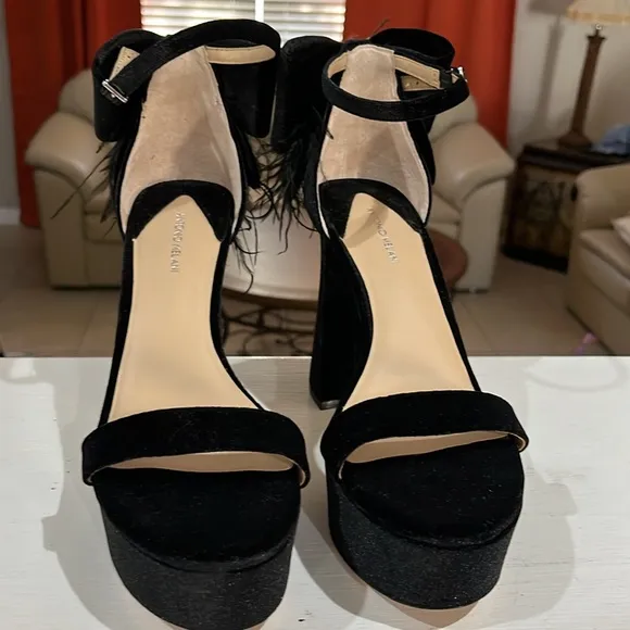 NWOB Antonio Melani Janie Sandals Size 10 Black Velvet feathers Rhinestone Bow