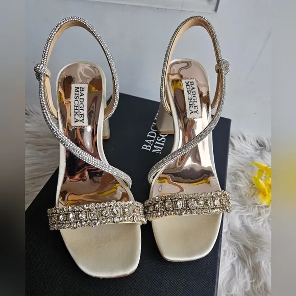 NWOB Badgley Mischka 'Naomi' Block Heel, Size 5.5