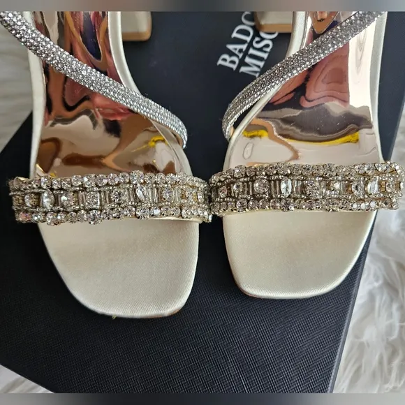 NWOB Badgley Mischka 'Naomi' Block Heel, Size 5.5