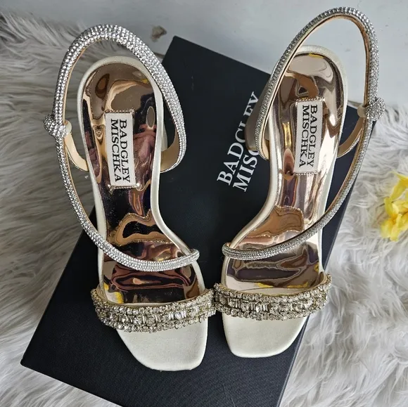 NWOB Badgley Mischka 'Naomi' Block Heel, Size 5.5