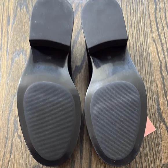 NWOB- Black Women's Leather Loafers with Pearl Detail by Cruza ( size 39)