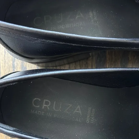 NWOB- Black Women's Leather Loafers with Pearl Detail by Cruza ( size 39)