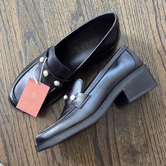 NWOB- Black Women's Leather Loafers with Pearl Detail by Cruza ( size 39)