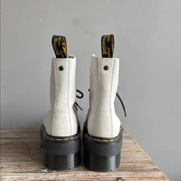 NWOB Dr.Martens 1460 Pascal White Leather Platform Boots- Women's Size 7/37