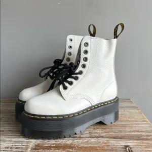 NWOB Dr.Martens 1460 Pascal White Leather Platform Boots- Women's Size 7/37