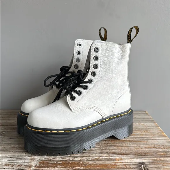 NWOB Dr.Martens 1460 Pascal White Leather Platform Boots- Women's Size 7/37