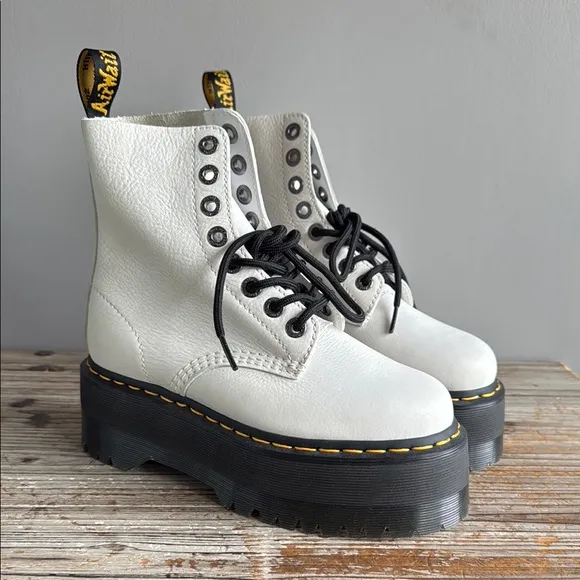 NWOB Dr.Martens 1460 Pascal White Leather Platform Boots- Women's Size 7/37
