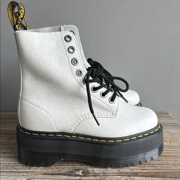 NWOB Dr.Martens 1460 Pascal White Leather Platform Boots- Women's Size 7/37