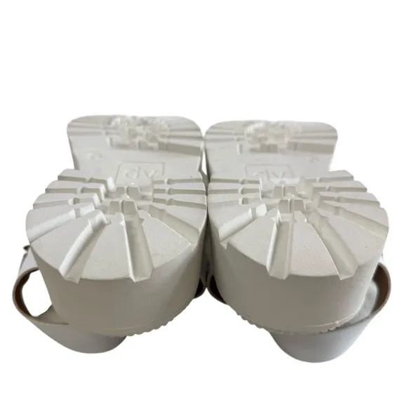 NWOB DV Dolce Vita Loera Caged Fisherman Lug Sole Platform Sandals Ivory Size 9