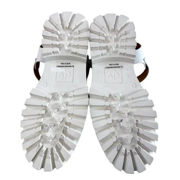 NWOB DV Dolce Vita Loera Caged Fisherman Lug Sole Platform Sandals Ivory Size 9