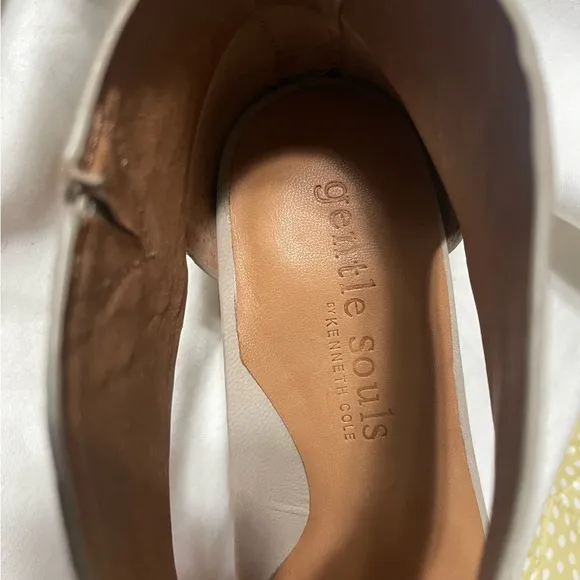 NWOB Gentle Souls Charlene Sandals Tan Leather Block Heels Shoes Size 9M