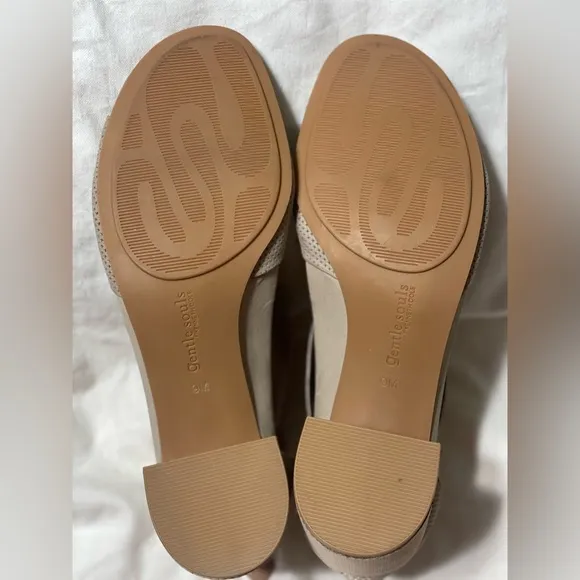 NWOB Gentle Souls Charlene Sandals Tan Leather Block Heels Shoes Size 9M
