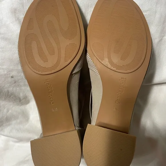 NWOB Gentle Souls Charlene Sandals Tan Leather Block Heels Shoes Size 9M
