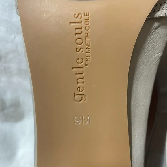 NWOB Gentle Souls Charlene Sandals Tan Leather Block Heels Shoes Size 9M
