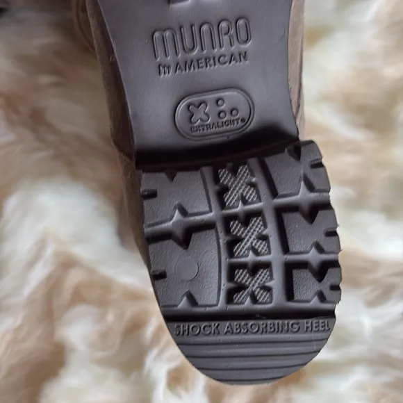 NWOB - Munro Finnley Suede Ankle Boots - Moss