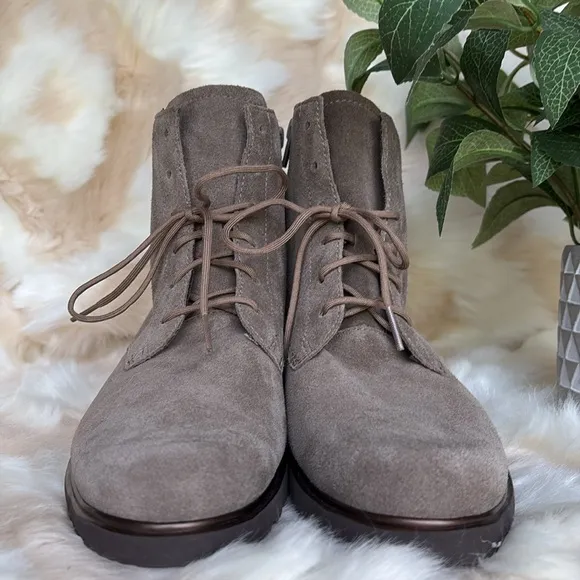 NWOB - Munro Finnley Suede Ankle Boots - Moss