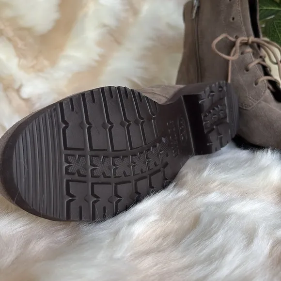 NWOB - Munro Finnley Suede Ankle Boots - Moss