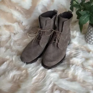 NWOB - Munro Finnley Suede Ankle Boots - Moss